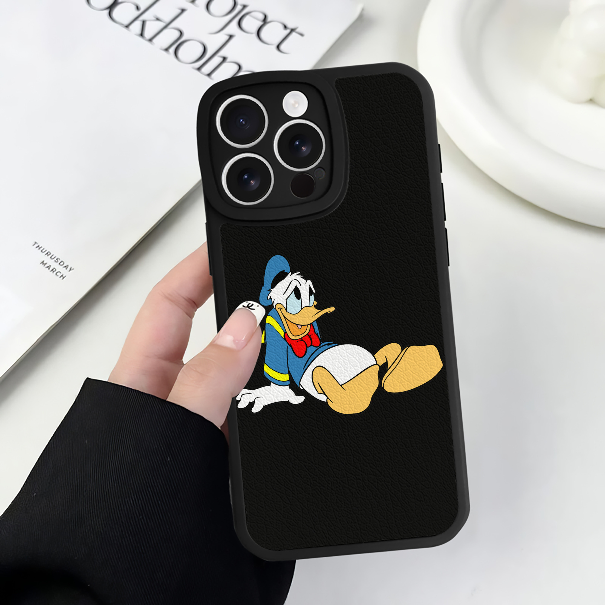 （画像用） ミッキーマウス Mickey Mouse 【iPhone 16シリーズ対応】シリコンスマホケース（レザー調） 材質：シリコン